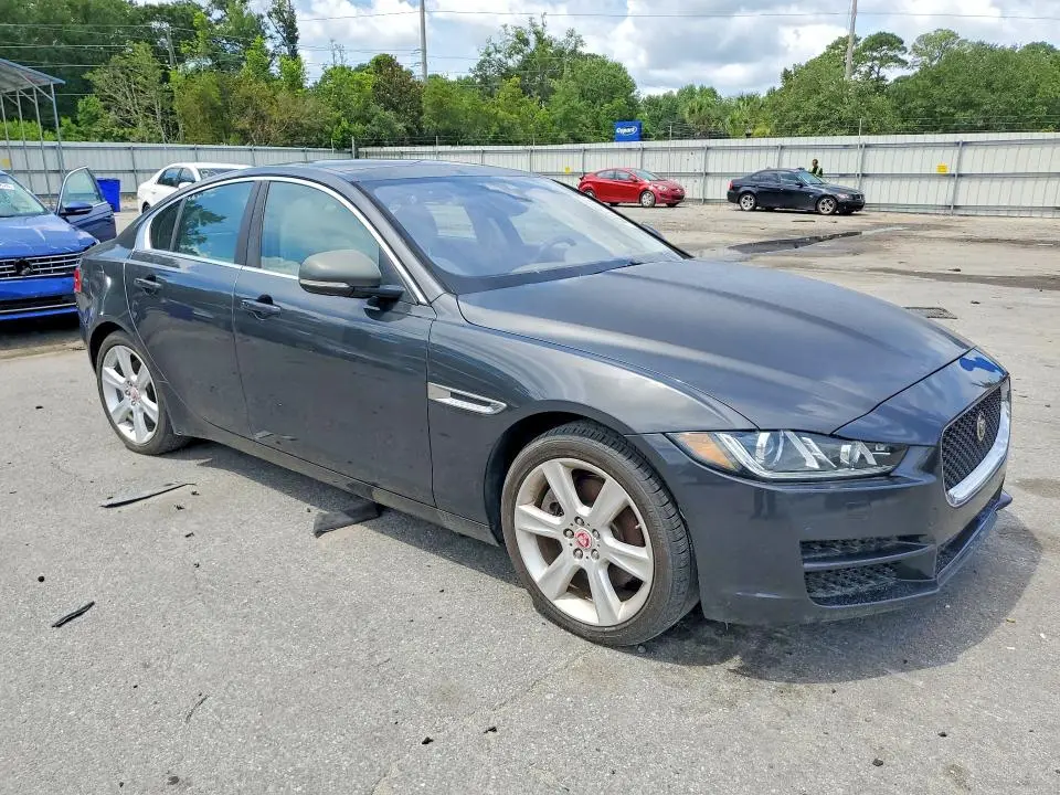 2017 JAGUAR XE PRESTIGE  