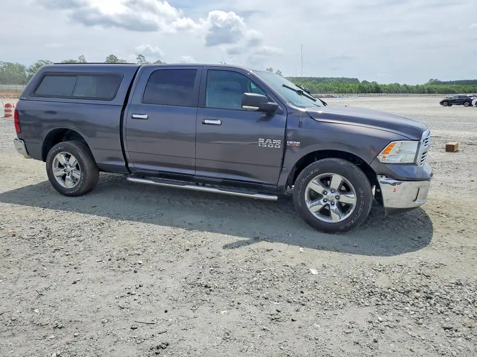 2018 RAM 1500 SLT  