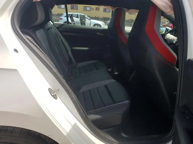 2022 VOLKSWAGEN GTI SE  