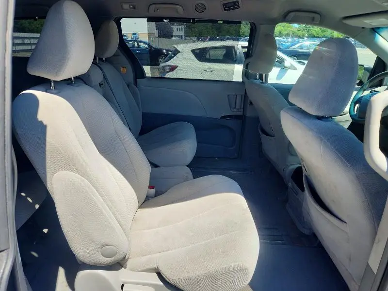 2013 TOYOTA SIENNA LE  