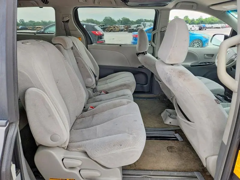 2011 TOYOTA SIENNA LE  