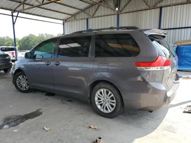 2013 TOYOTA SIENNA XLE  