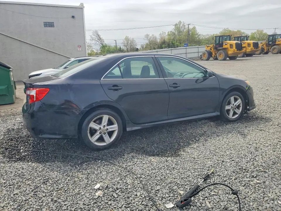 2012 TOYOTA CAMRY SE  