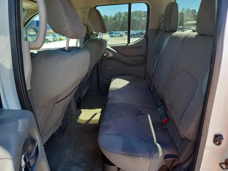 2014 NISSAN FRONTIER S  