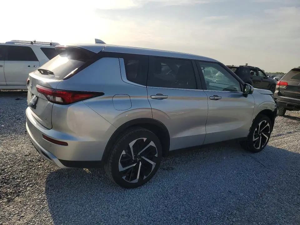 2024 MITSUBISHI OUTLANDER SE  