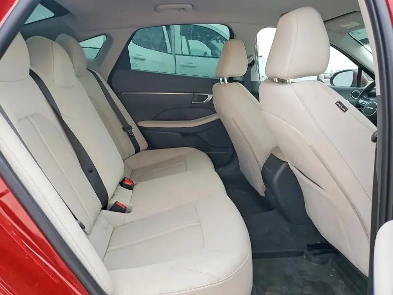 2025 HYUNDAI SONATA SE  