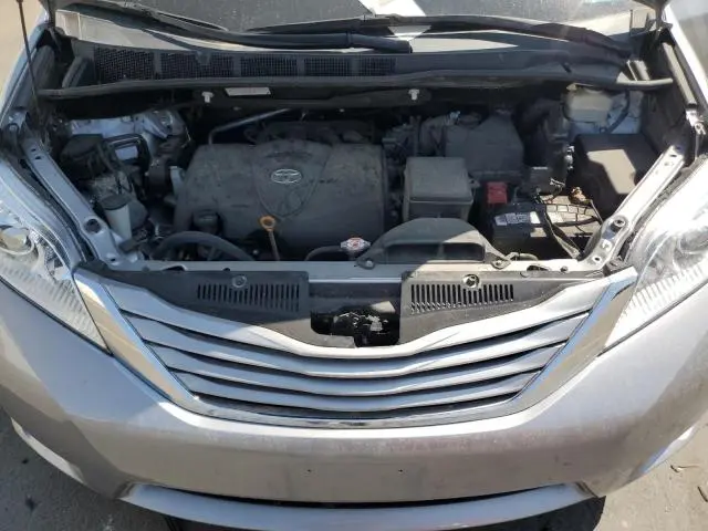 2017 TOYOTA SIENNA LE