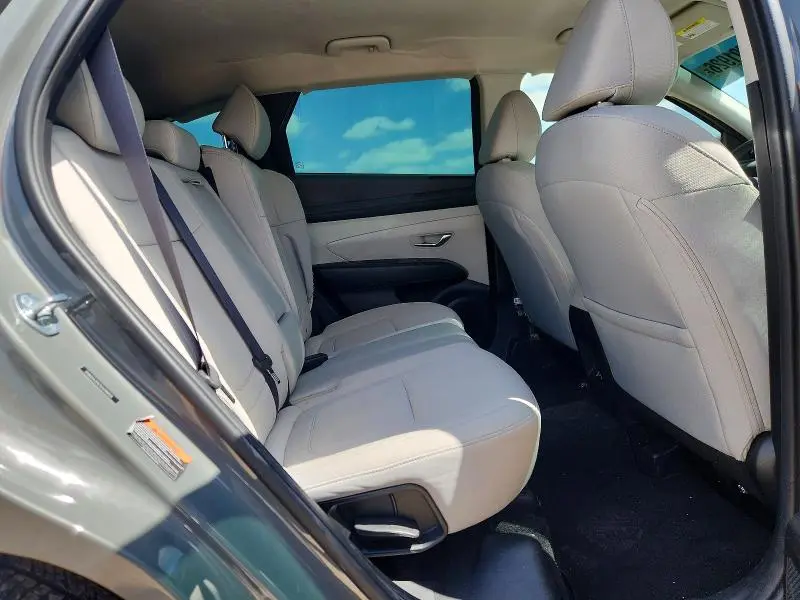 2025 HYUNDAI TUCSON SE  