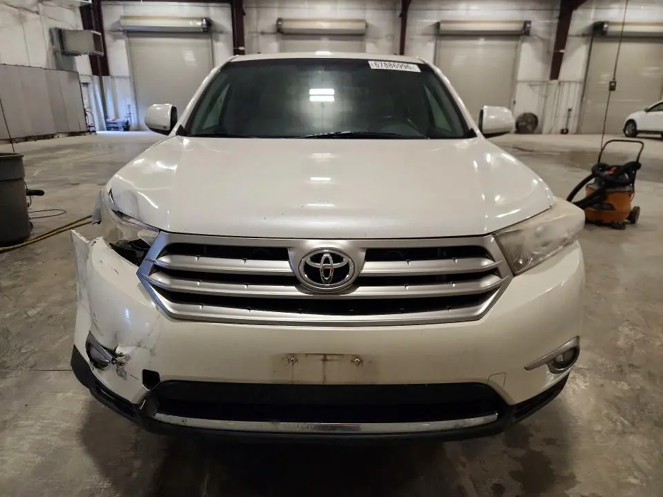 2012 TOYOTA HIGHLANDER SE  