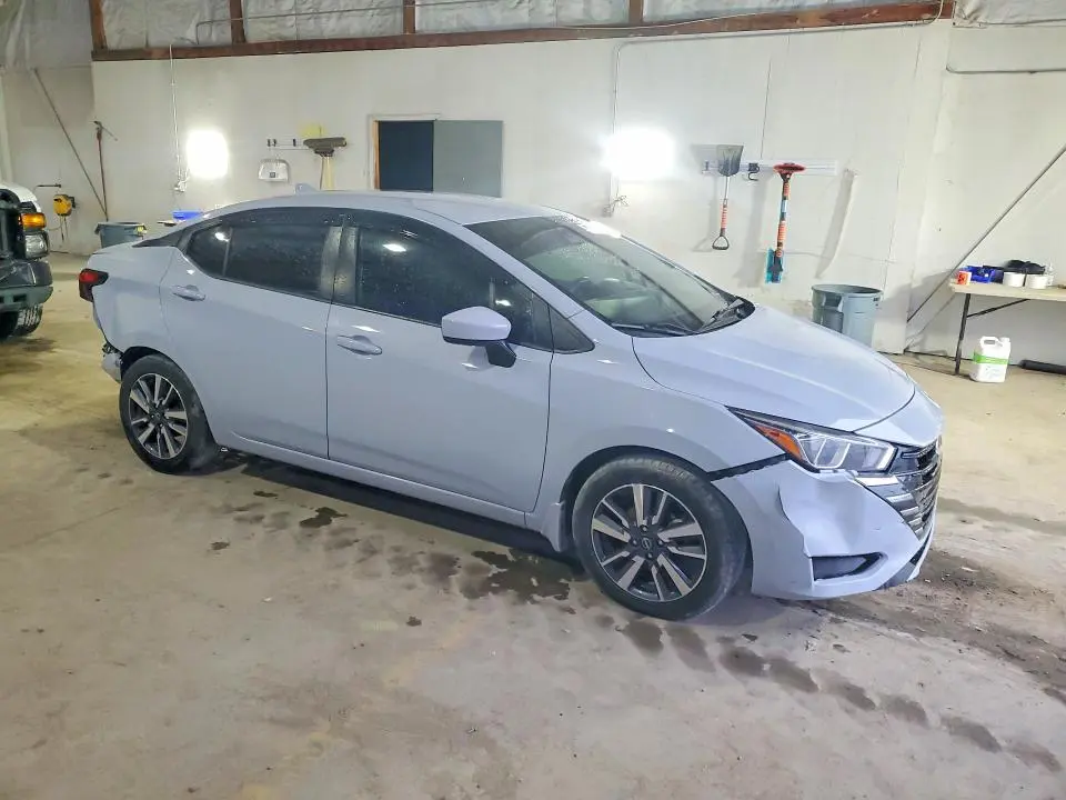 2023 NISSAN VERSA SV  