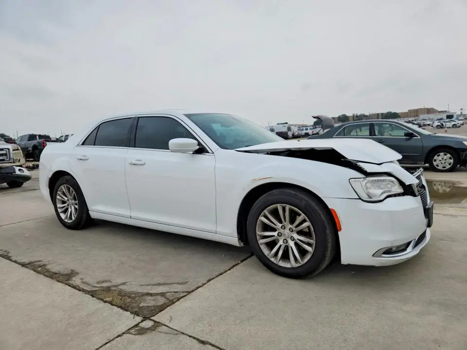 2016 CHRYSLER 300 LIMITED  
