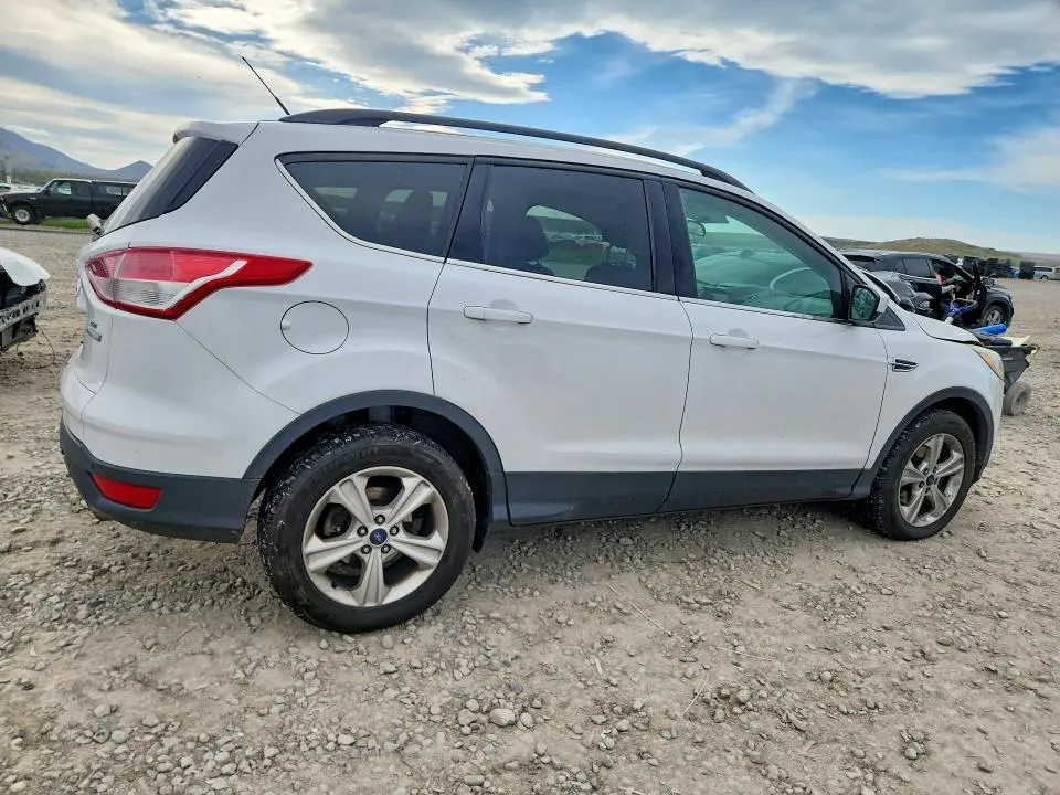 2016 FORD ESCAPE SE  