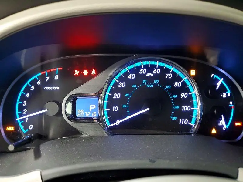 2013 TOYOTA SIENNA XLE 8-PASSENGER  