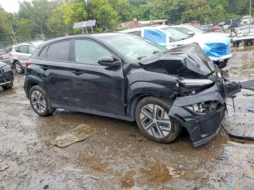 2023 HYUNDAI KONA SE  