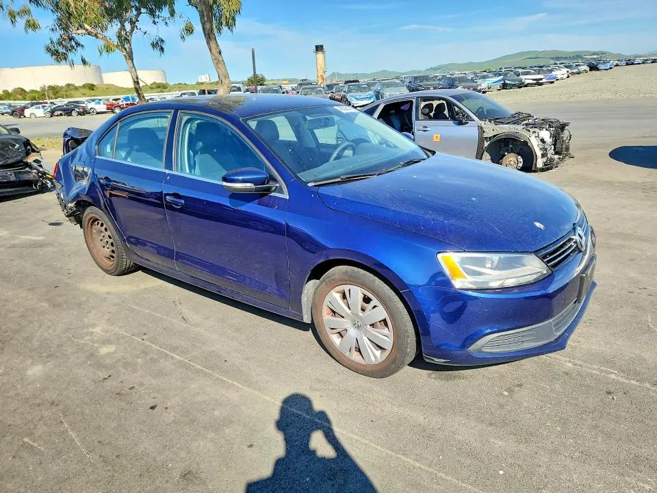 2013 VOLKSWAGEN JETTA SE  