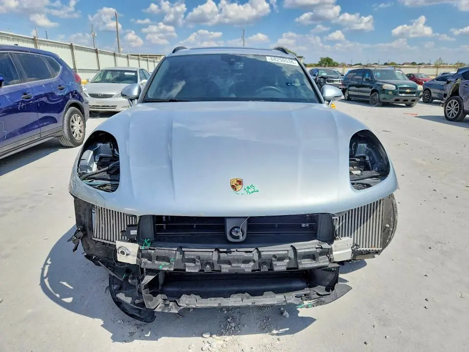 2024 PORSCHE MACAN GTS  