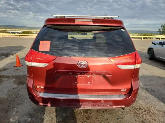 2013 TOYOTA SIENNA XLE