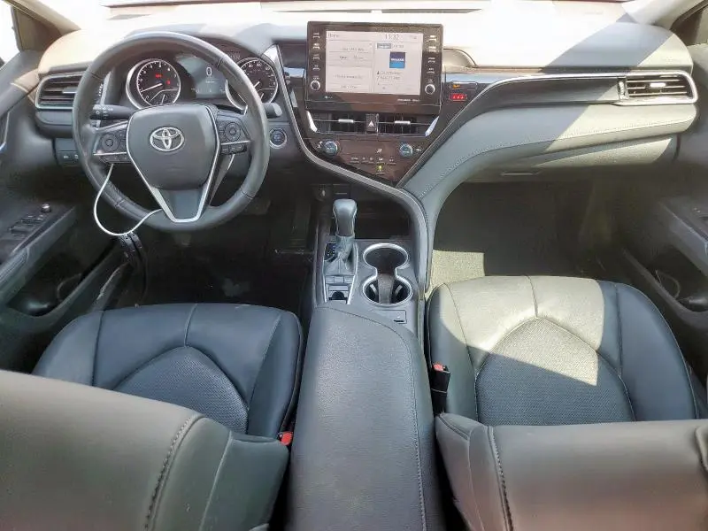 2024 TOYOTA CAMRY XLE  