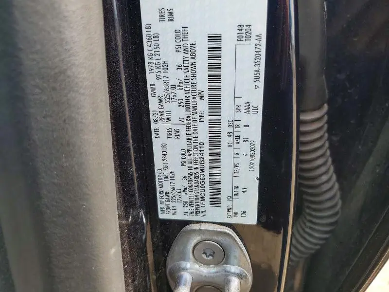 2021 FORD ESCAPE SE  