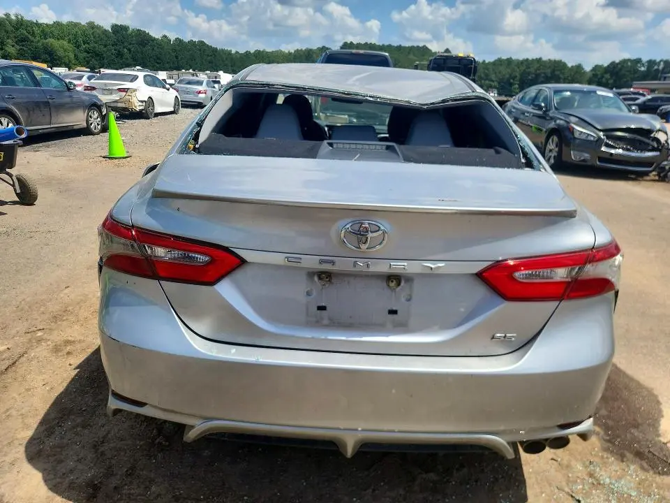 2018 TOYOTA CAMRY SE  
