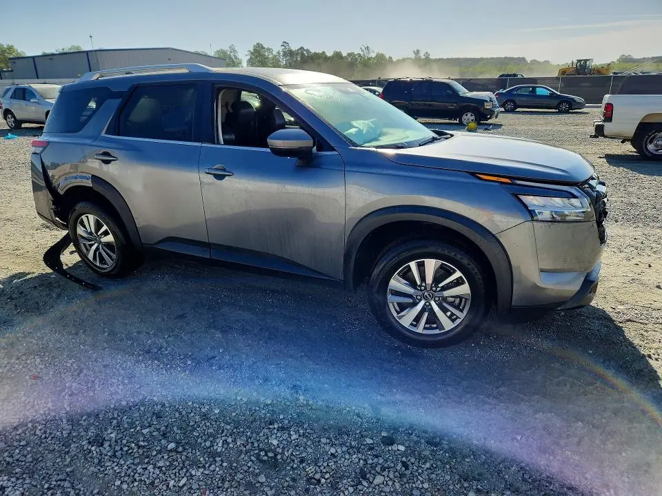 2023 NISSAN PATHFINDER SL  