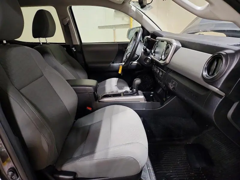 2020 TOYOTA TACOMA SR5 V6  