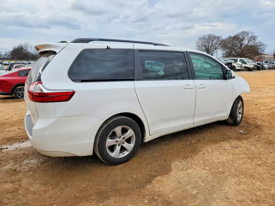 2016 TOYOTA SIENNA LE  