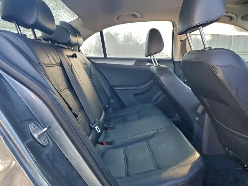 2016 VOLKSWAGEN JETTA SE  