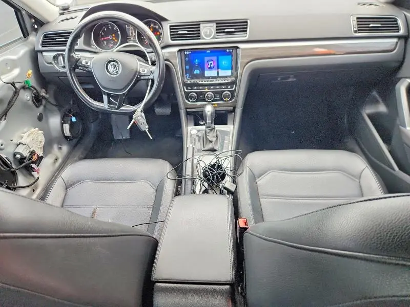 2017 VOLKSWAGEN PASSAT SE  