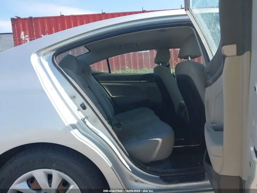 2017 HYUNDAI ELANTRA SE