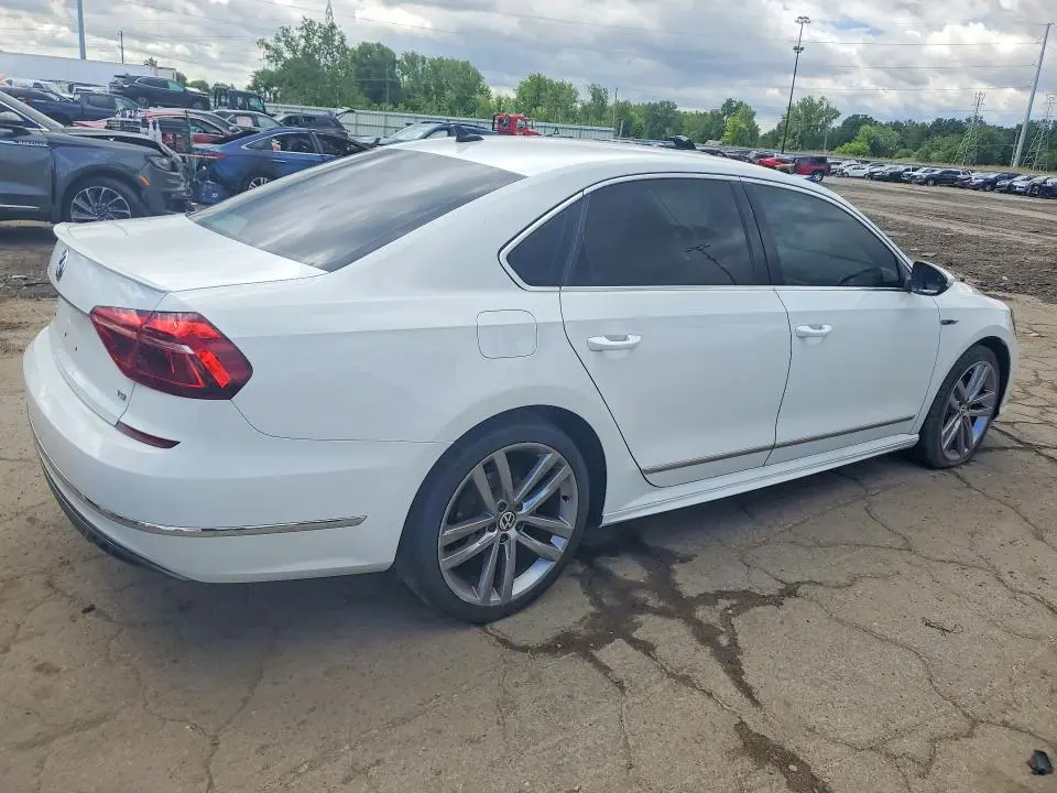 2017 VOLKSWAGEN PASSAT R-LINE  