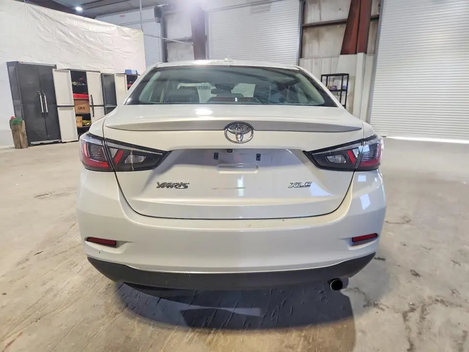 2019 TOYOTA YARIS XLE  
