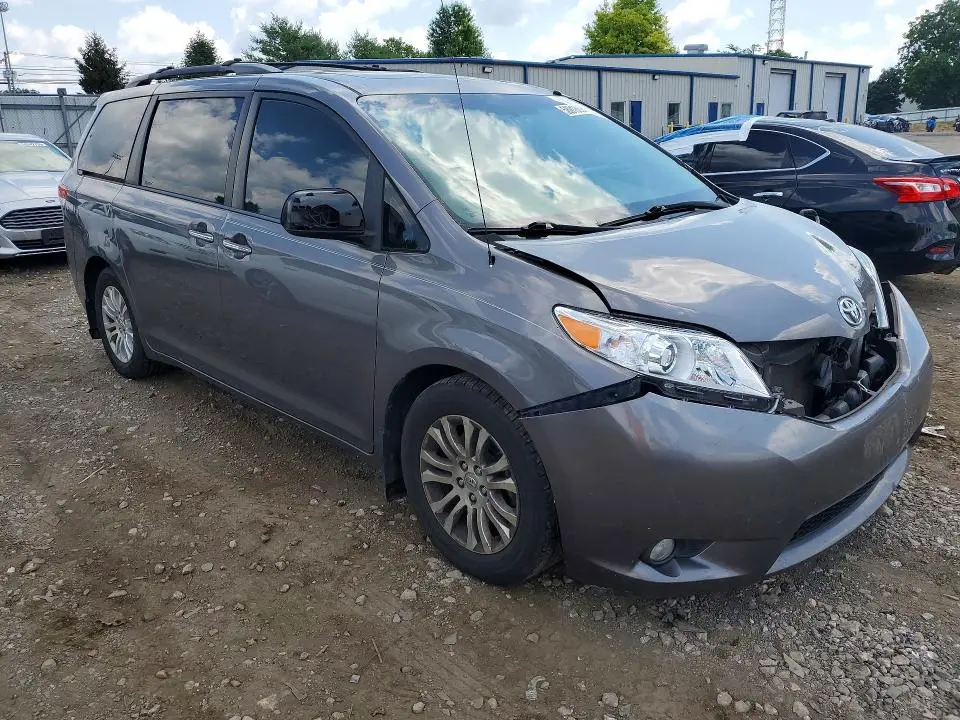 2013 TOYOTA SIENNA XLE 8-PASSENGER  