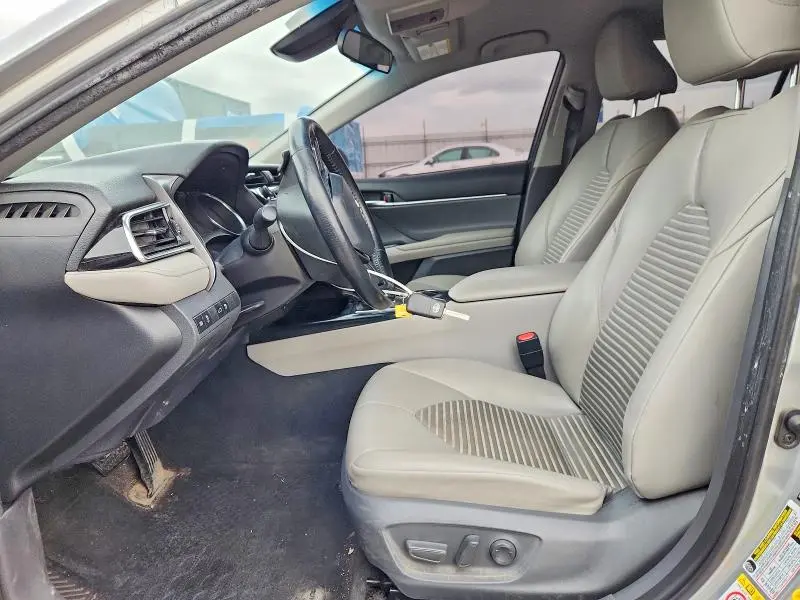 2018 TOYOTA CAMRY SE  