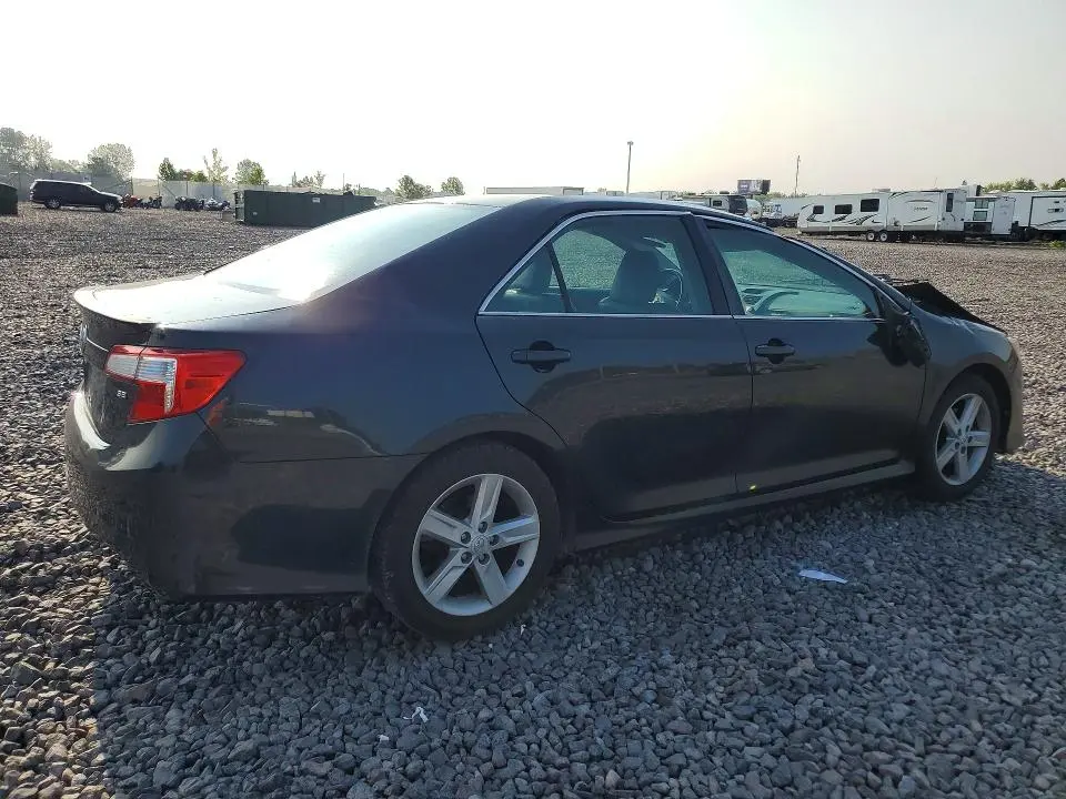 2014 TOYOTA CAMRY SE  