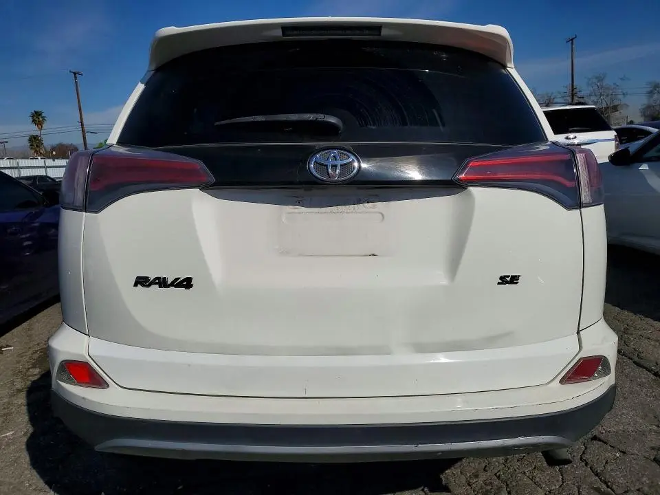 2017 TOYOTA RAV4 SE  