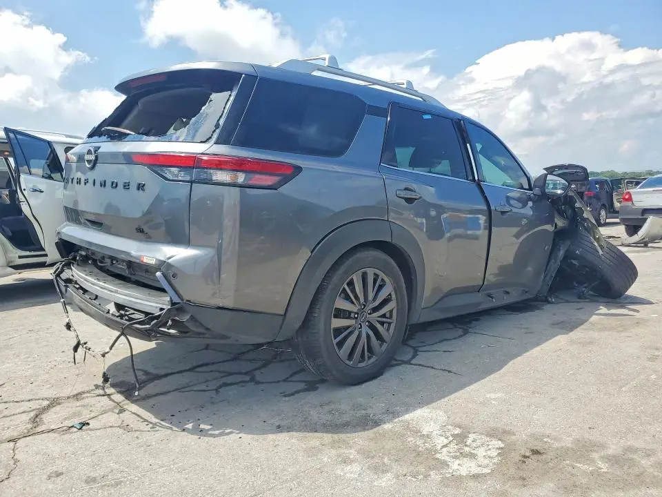 2024 NISSAN PATHFINDER SL  