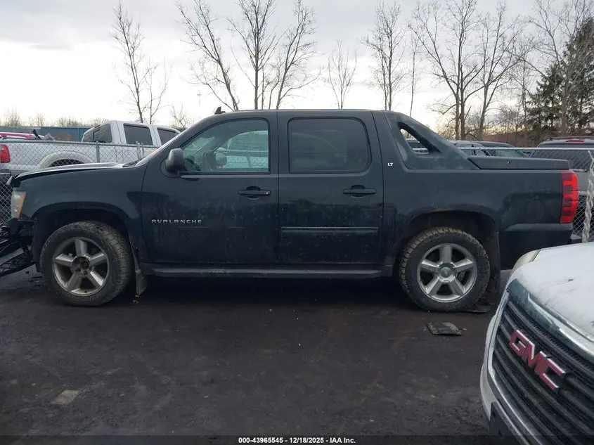 2011 CHEVROLET AVALANCHE LT