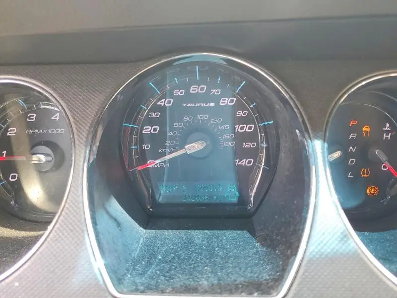 2011 FORD TAURUS SE  
