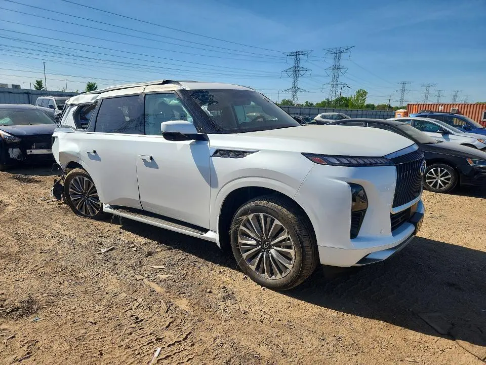 2026 INFINITI QX80 LUXE  