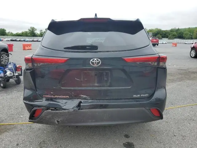 2021 TOYOTA HIGHLANDER XLE  