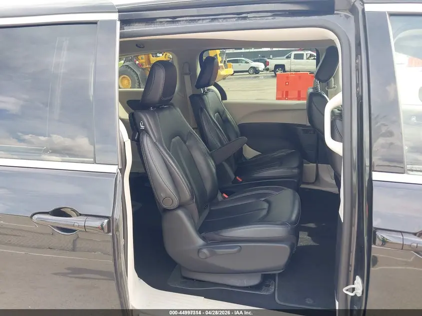 2023 CHRYSLER PACIFICA HYBRID TOURING L