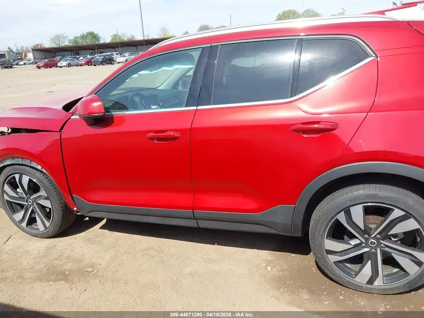 2024 VOLVO XC40 B5 PLUS BRIGHT THEME