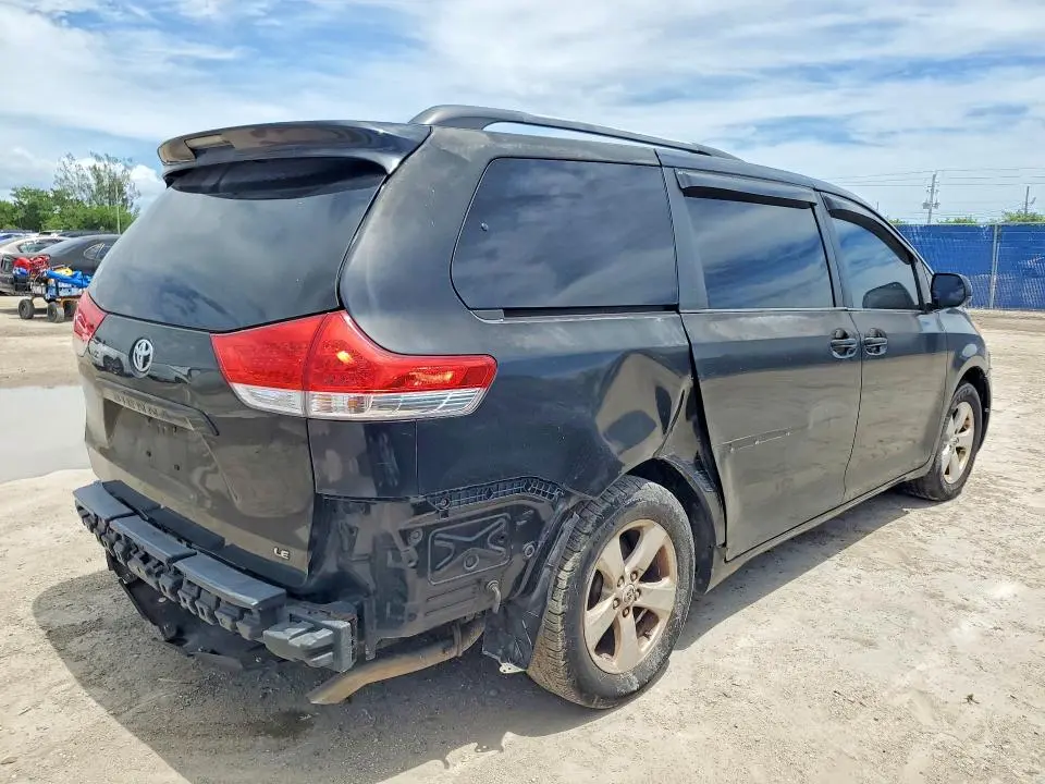 2011 TOYOTA SIENNA LE  