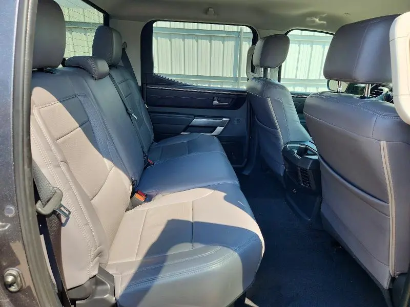 2022 TOYOTA TUNDRA SR5  