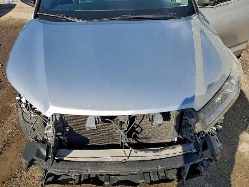 2017 TOYOTA HIGHLANDER SE  