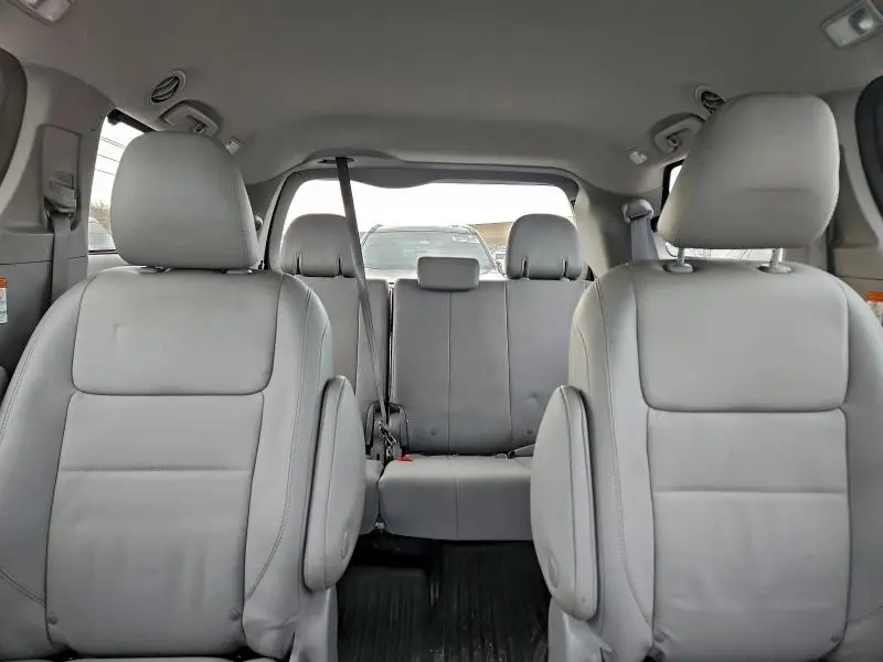 2020 TOYOTA SIENNA XLE  