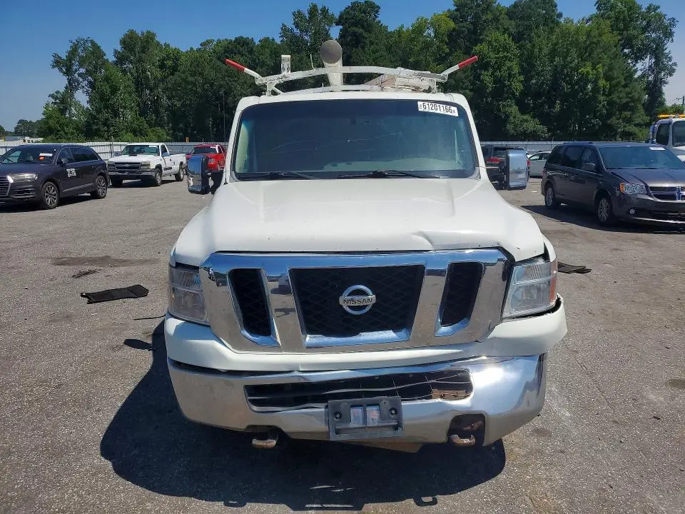 2015 NISSAN NV 2500 HD SL  