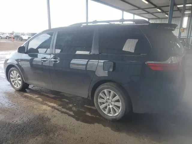 2017 TOYOTA SIENNA XLE  