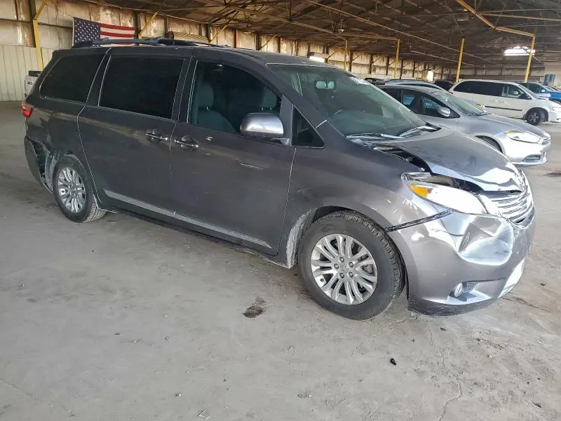 2017 TOYOTA SIENNA XLE  